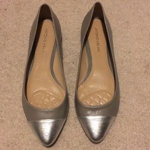 Antonio Melani Silver/Gray flats
